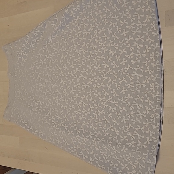 NWOT Ann Taylor Factory Runway Sample Silvery Bow Patterned Side Zip Skirt - Picture 1 of 12